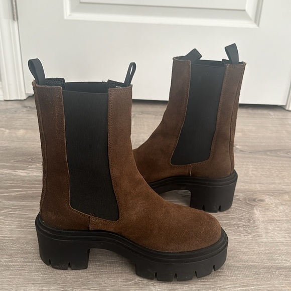 Steve Madden Wisteria Platform Lug Boots. Brown suede, size 7.5. - Picture 3 of 5